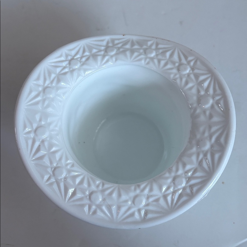 Vintage Fenton milk glass top hat “daisy and button” pattern - Picture 5 of 13